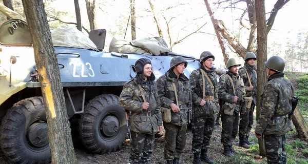 Минобороны: В Славянске и Краматорске местные жители обращаются к военным за помощью