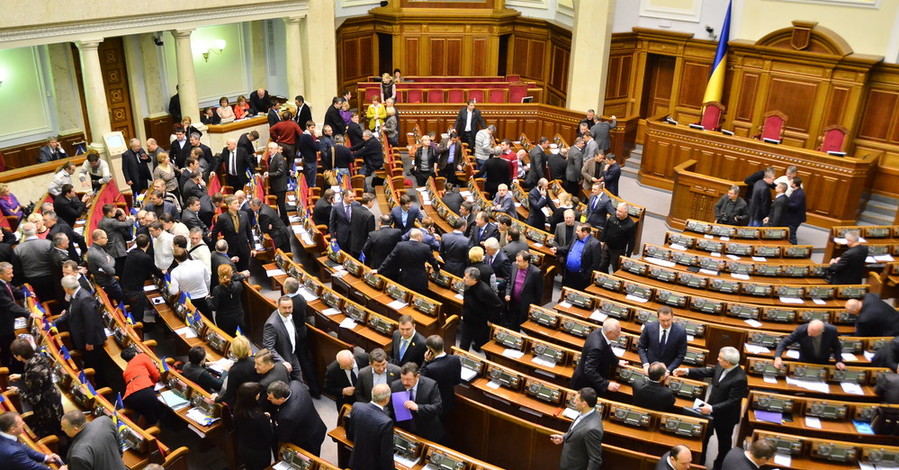 Парламентская коалиция трещит по швам: идиллия закончилась