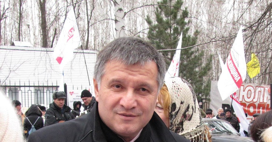 Аваков: Никакой приостановки антитеррористической операции нет