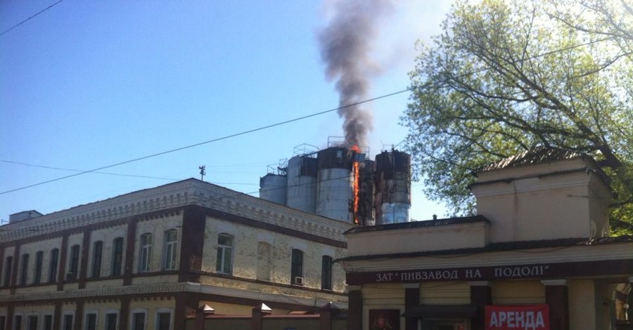 В Киеве горит пивзавод 