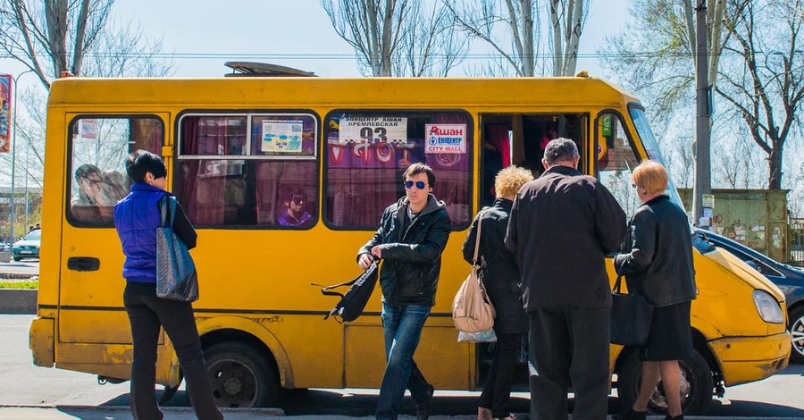 Проезд в запорожских маршрутках подорожает на месяц