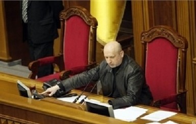 Турчинов попросил Минюст изучить вопрос о запрете Компартии