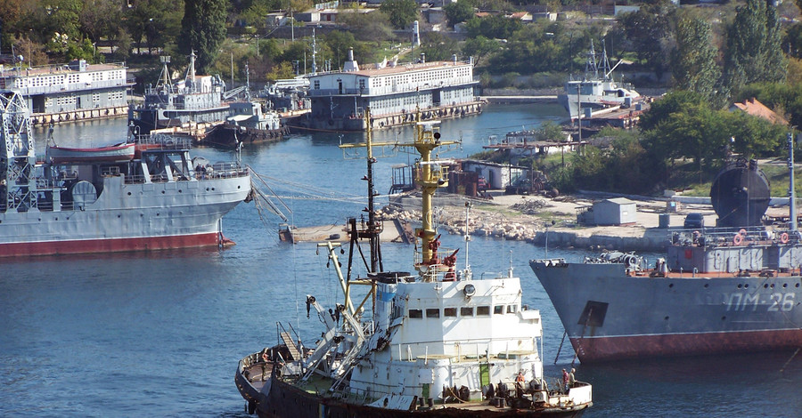 Передача кораблей из Крыма в Украину возобновилась