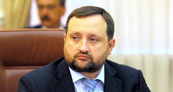Арбузов заявил, что прокуратура фабрикует обвинения против него