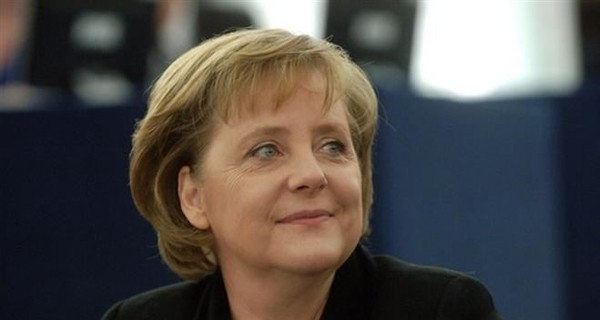 Ангела Меркель пригласила Яценюка на ужин