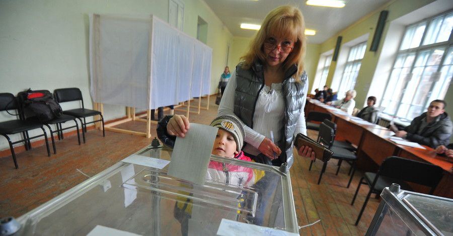 Выборы в Донбассе: Власти хотят открыть все участки