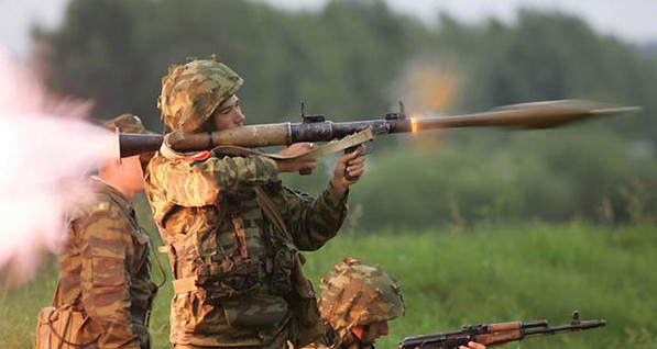 В Славянске гранатометчики обстреляли блокпосты украинских военных