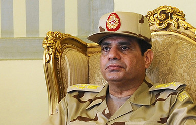 Египтяне выбирают нового президента в окружении военных