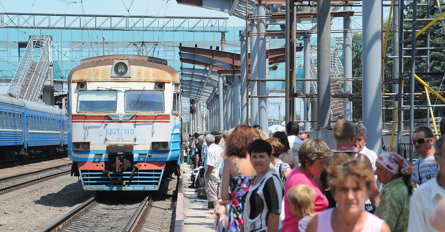 Пока в Донбассе не летают самолеты, поезда идут по графику