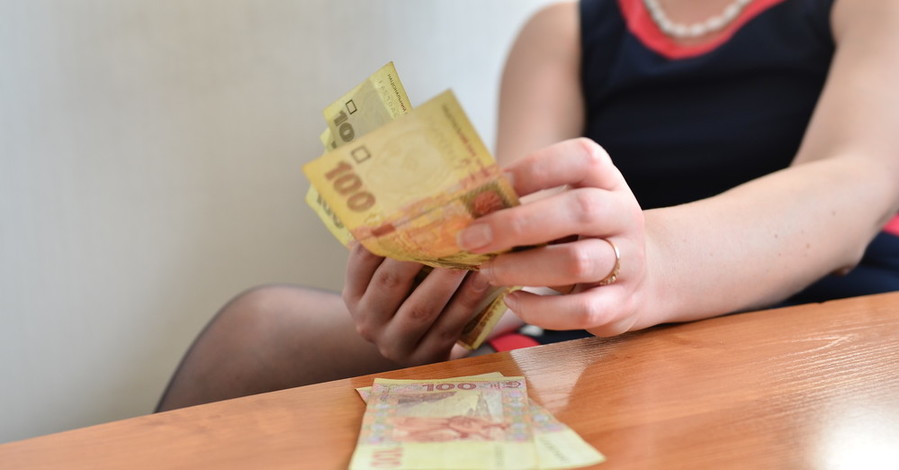 Средняя зарплата в Украине втрое превышает минималку