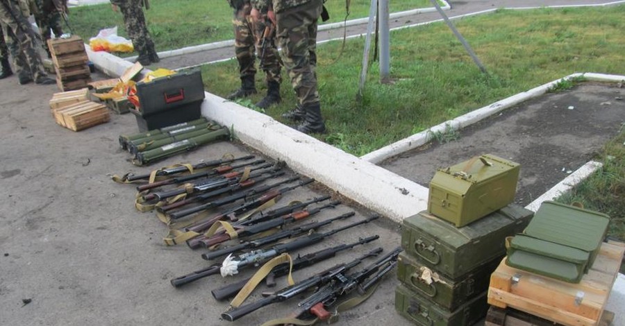 Пограничники отбили атаку ополченцев и перехватили арсенал из России