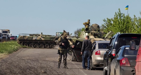 Луганские активисты взяли под контроль все воинские части города