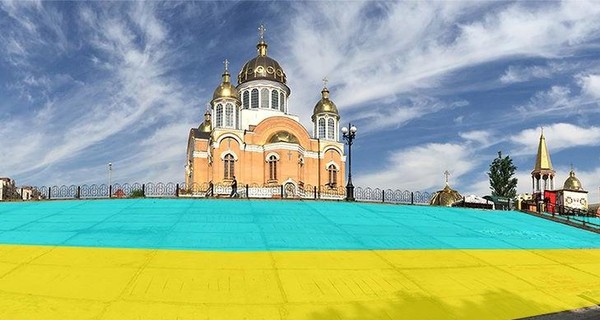 В Киеве ярко разукрасили Оболонскую набережную
