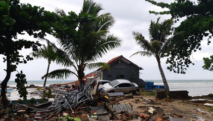 Цунами в Индонезии унесло сотни жизней