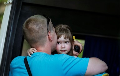 Спасающиеся от АТО луганчане не смогут вывезти детей за границу