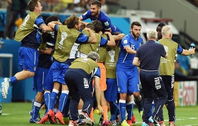 Италия одолела Англию