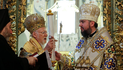 Вселенский патриарх Варфоломей передал Томос об автокефалии