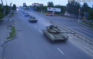 В Луганск вошла  колонна техники без опознавательных знаков