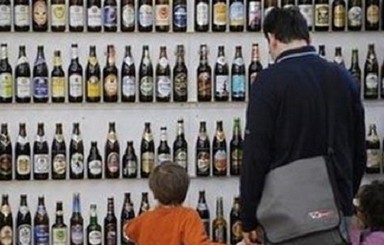 В Китае двухлетнего алкоголика решили избавить от зависимости