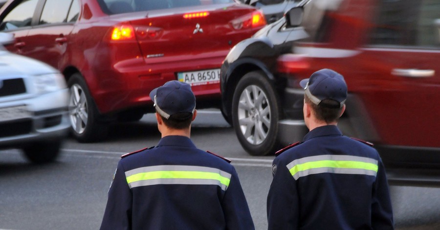 В Киеве гаишник не взял 50 гривен от водителя и сдал его в милицию