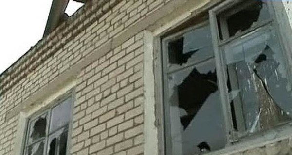 СМИ: В Луганске под обстрел попали дома, погибла женщина