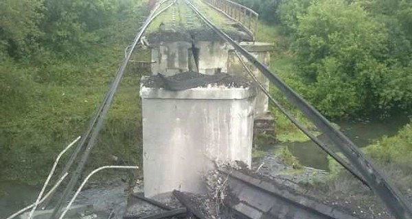 В Донбассе взорвали уже четвертый мост за день