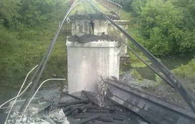 В Донбассе взорвали уже четвертый мост за день