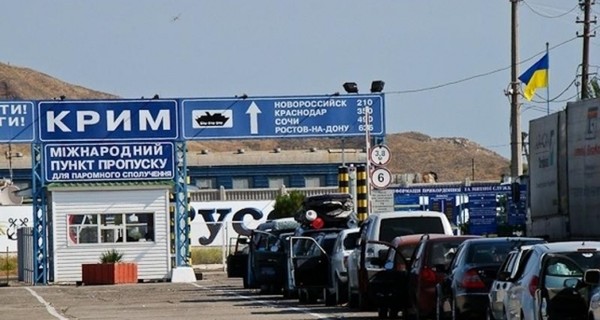 На переправе из России в Крым пробка в тысячу машин