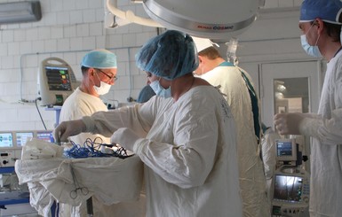 Днепропетровские врачи спасают новых тяжелораненых из зоны АТО