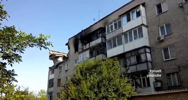 Обстрел Марьинки возобновился, из Донецка массово бегут