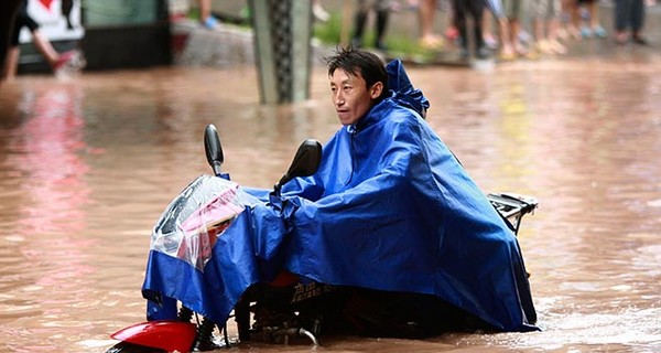 Из-за дождей в Китае погибли около 20 человек