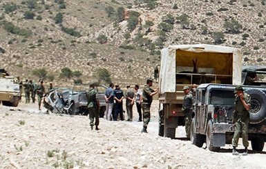 На западе Туниса возле КПП от рук исламистов погибли 14 солдат