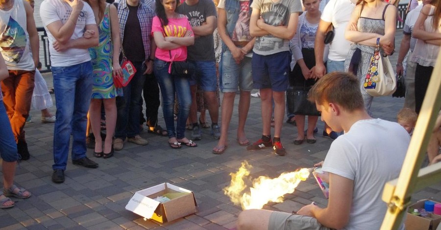 Днепропетровский студент рисует с помощью огня