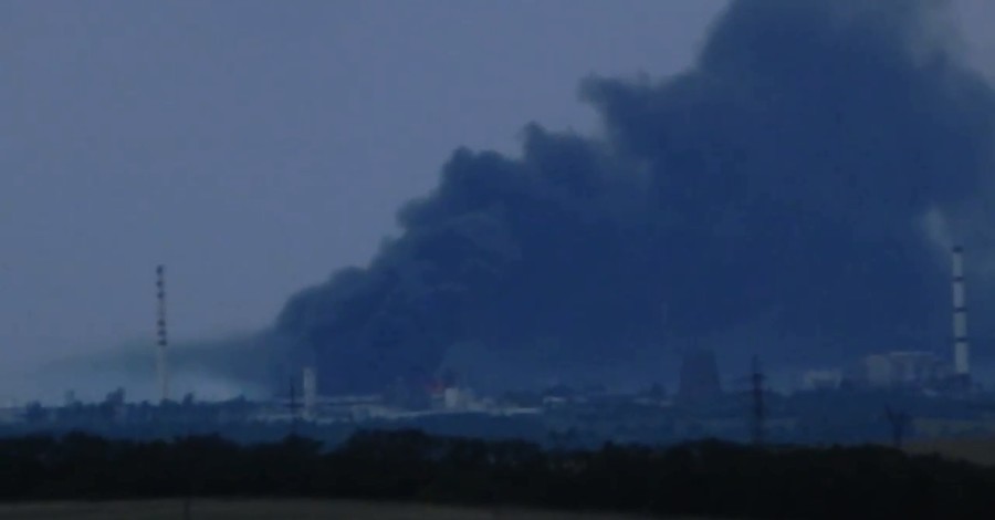 В Лисичанске загорелся завод по переработке нефти