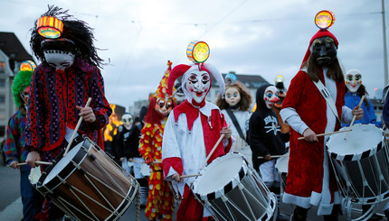 Фонари, пикколо и немного политики: в Швейцарии начался карнавал Фаснахт