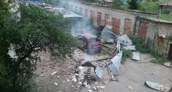 В Луганске погибли двое жителей, еще 12 получили ранения