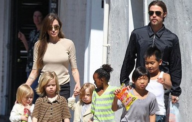 Дети Анджелины Джоли и Брэда Питта снимутся в кино