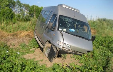 На Тернопольщине автобус с паломниками слетел в обрыв