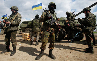 Самолет в среду заберет 18 раненых украинских силовиков из РФ