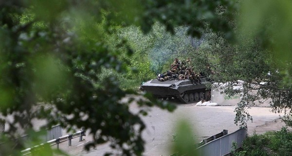 Бойцы ЛНР заминировали мост и заправки Лисичанска
