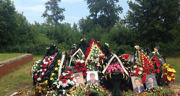 В центре Славянска обнаружили могилу с 14 телами