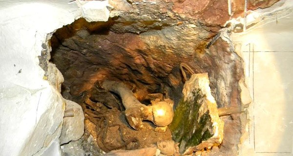 В пещерах Киево-Печерской лавры нашли кости неизвестного монаха