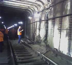 Тоннель метро треснул из-за стройки 