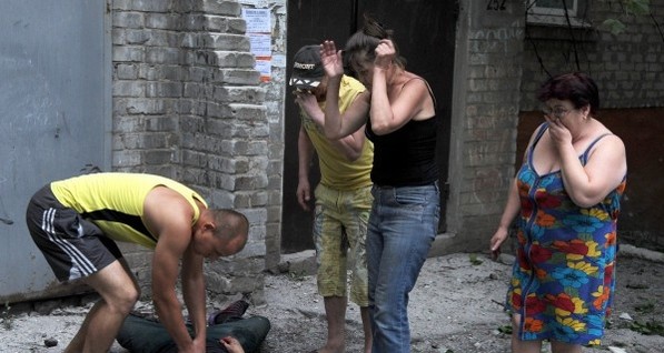 В Донбассе люди подрываются на минах и умирают под пулями