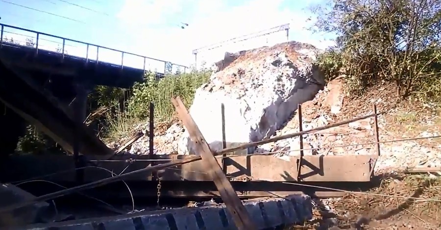 В Донецкой области подорвали два железнодорожных моста