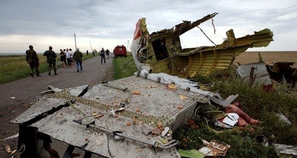 В Украине открыли книгу скорби в связи с крушением Боинга-777