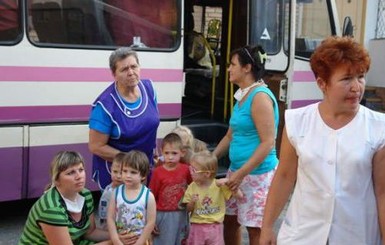 Из Макеевки эвакуировали 48 больных детей