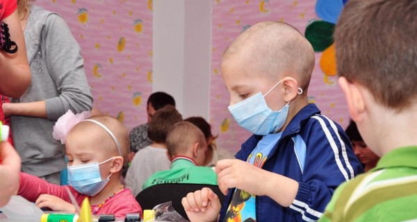 В Донецке почти 50 детей оказались между жизнью и смертью