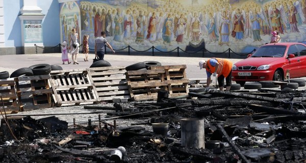 В Киеве горели палатки на Михайловской площади