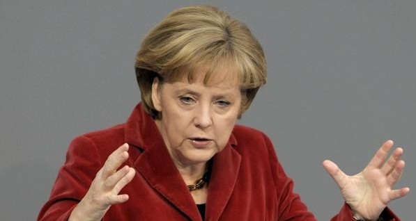 Меркель поблагодарила Порошенко за помощь в расследовании авиакатастрофы